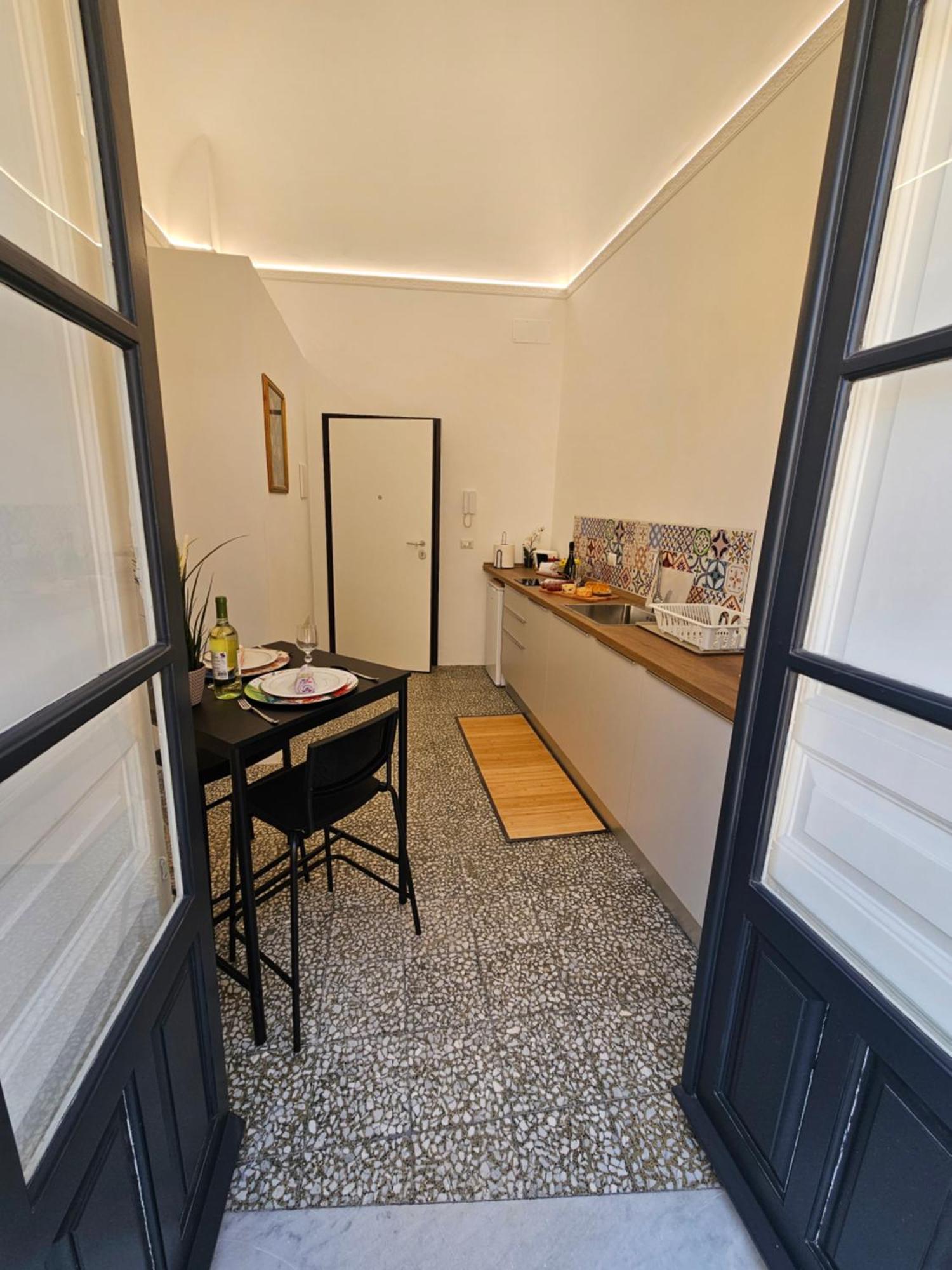 Grey House Apartments Катанія Екстер'єр фото